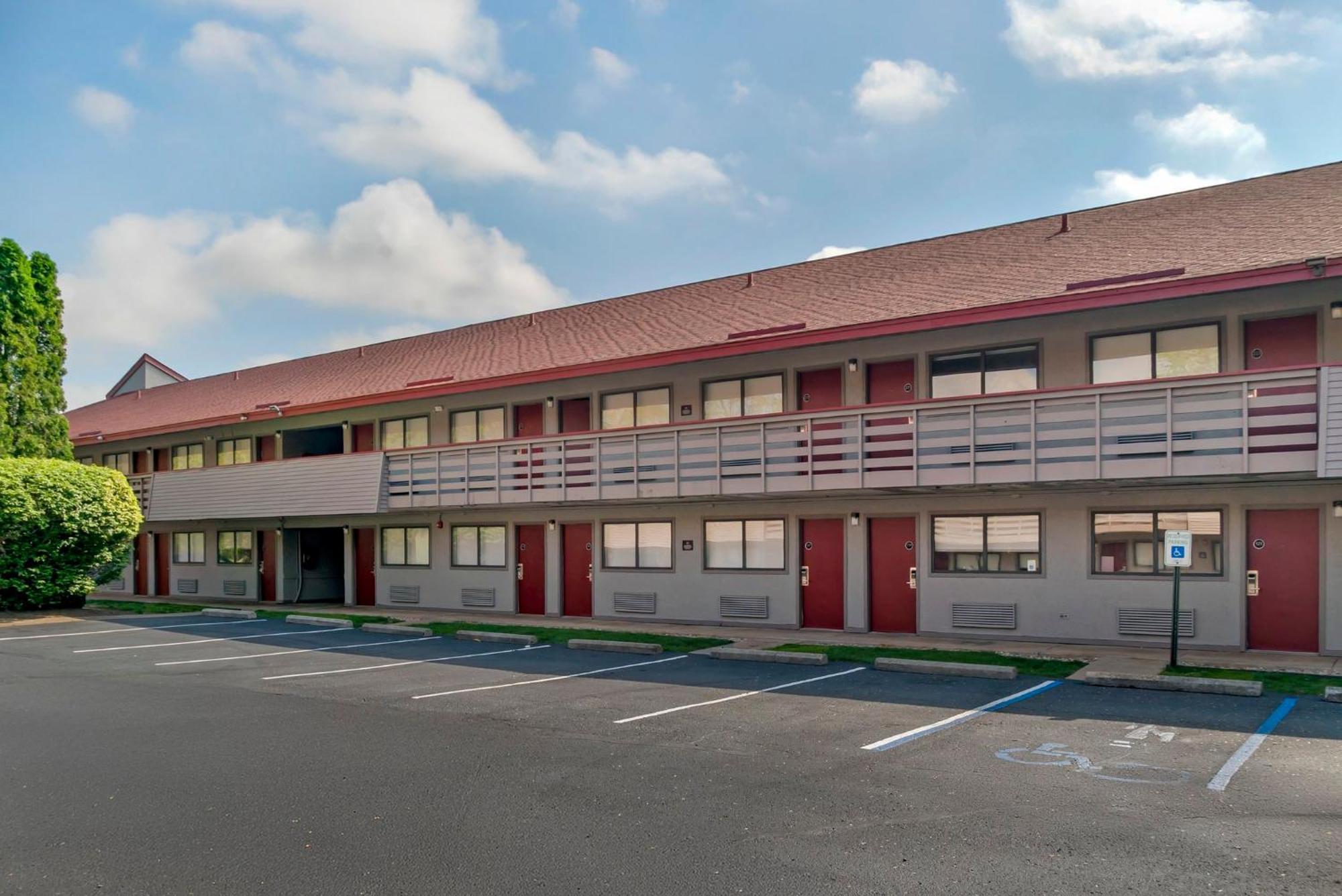 Red Roof Inn Detroit-Rochester Hills/ Auburn Hills Exterior photo