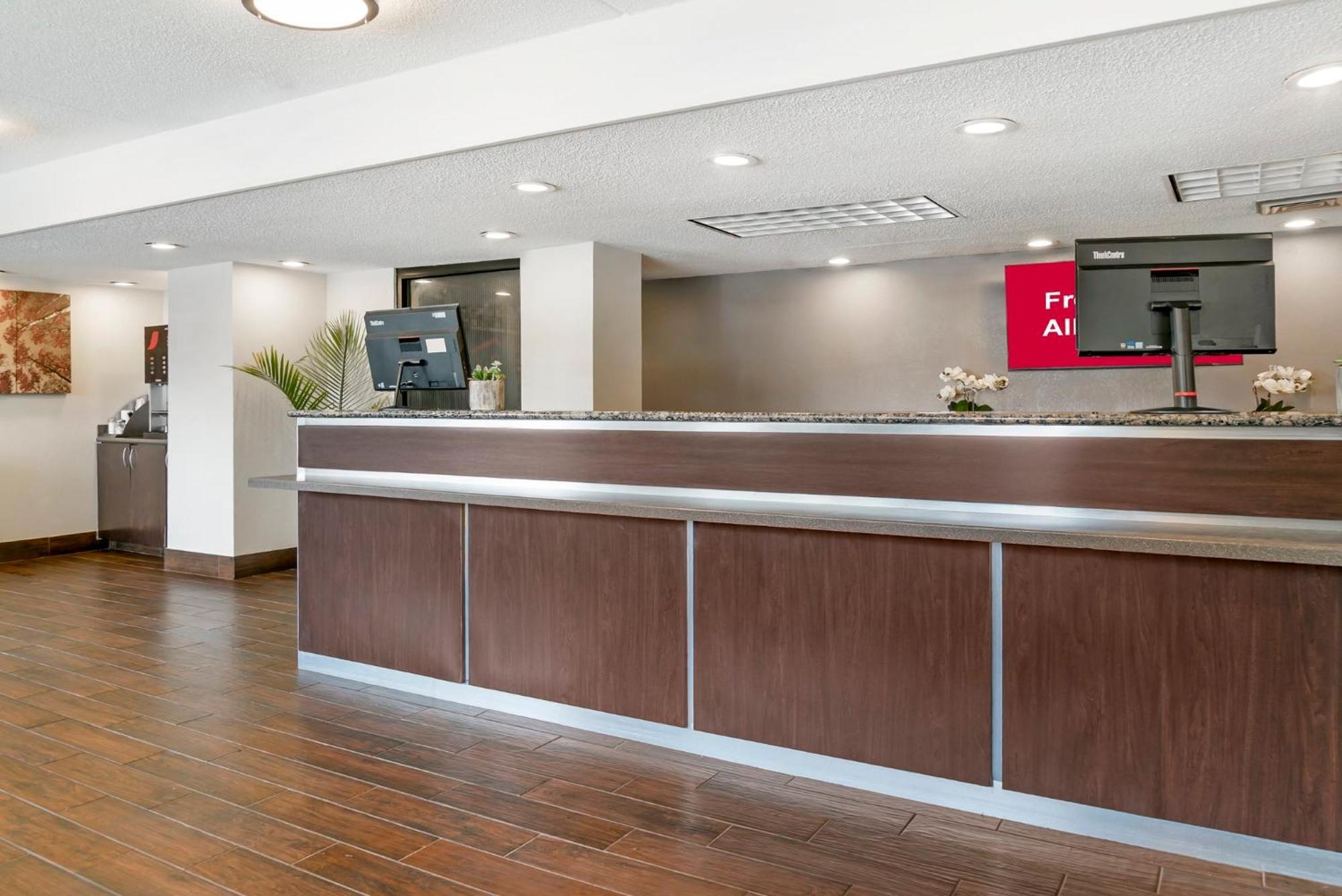 Red Roof Inn Detroit-Rochester Hills/ Auburn Hills Exterior photo
