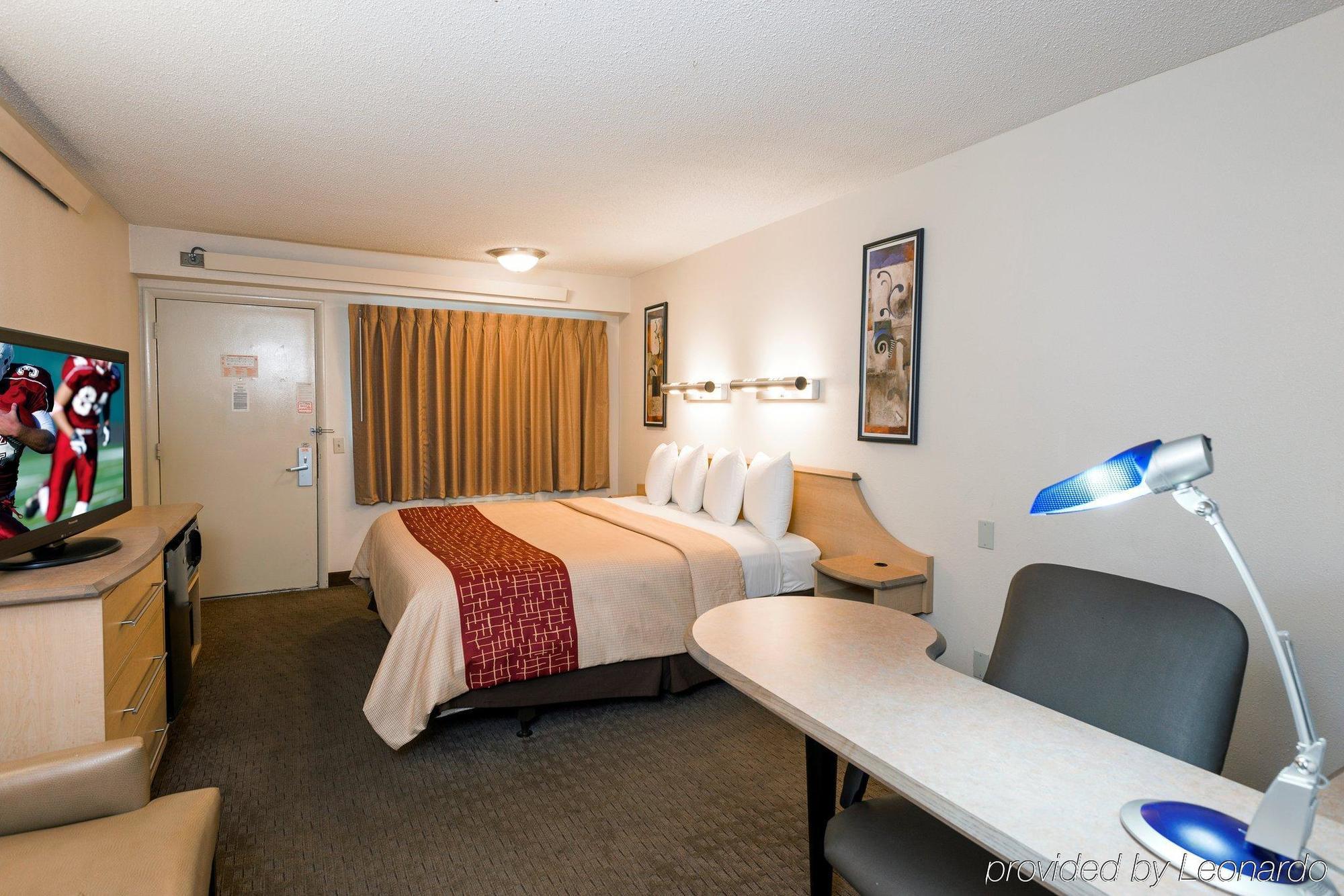 Red Roof Inn Detroit-Rochester Hills/ Auburn Hills Exterior photo