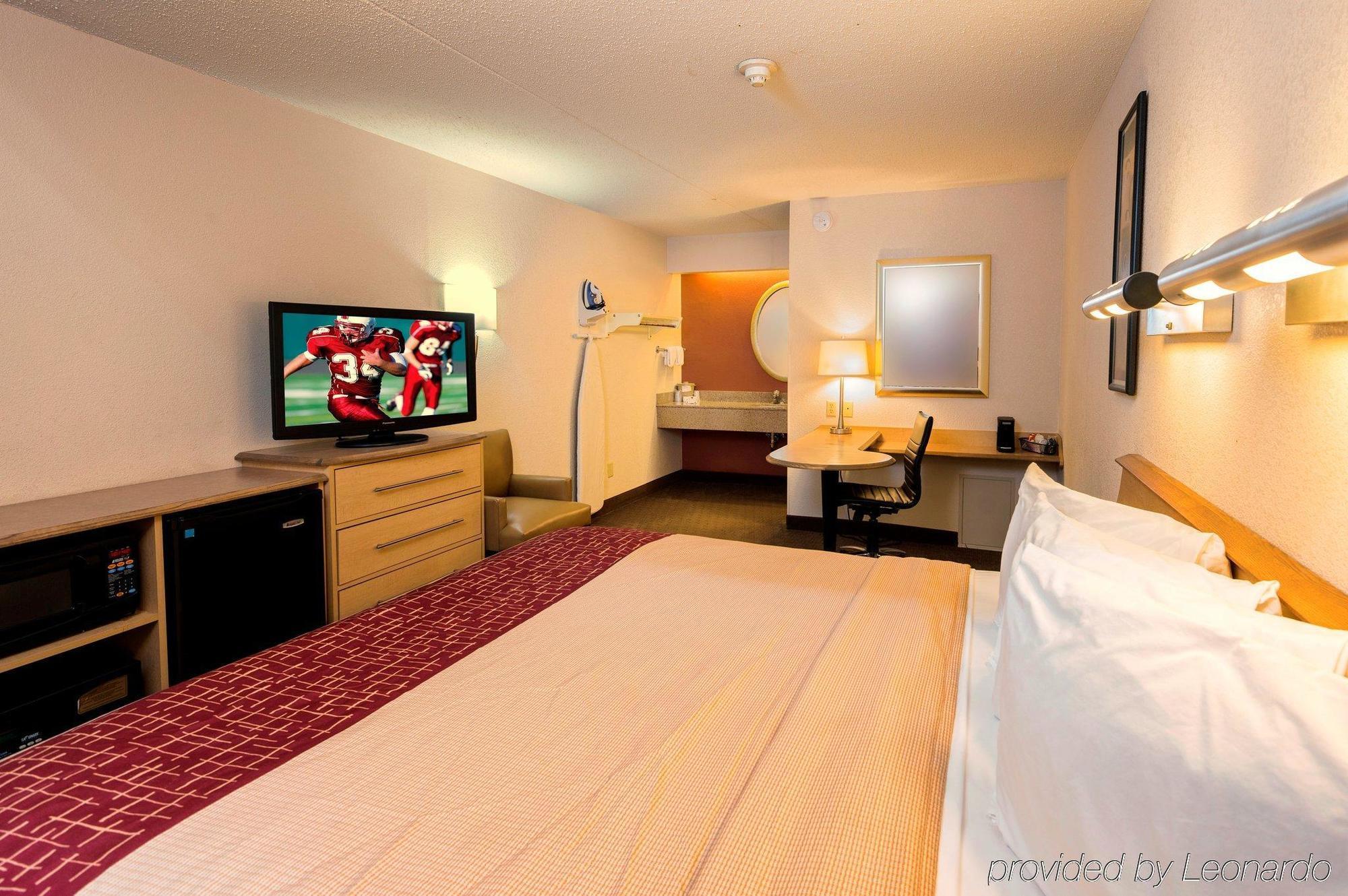 Red Roof Inn Detroit-Rochester Hills/ Auburn Hills Exterior photo